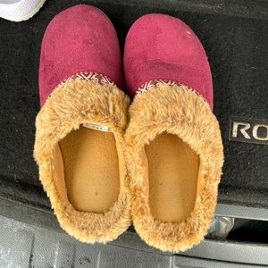 Slippers size Large